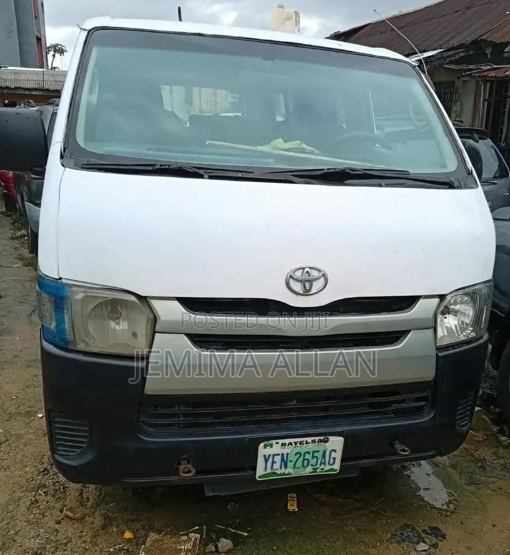 Toyota HiAce 2013 White