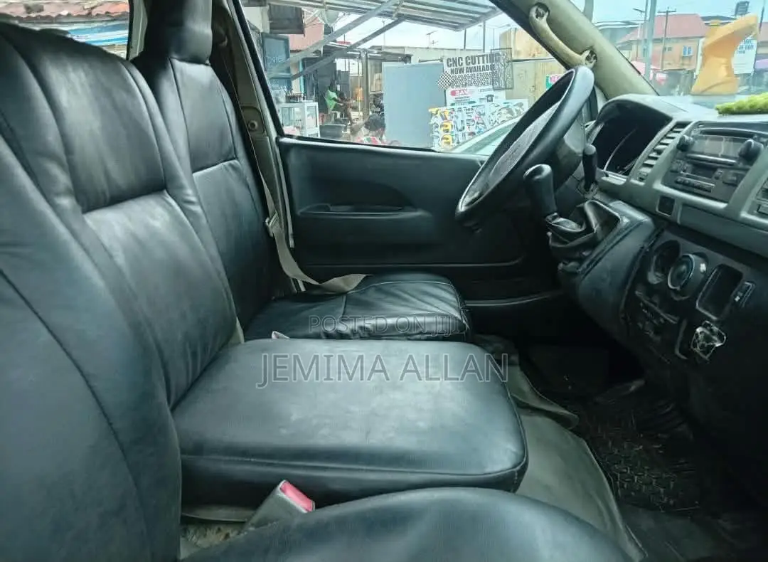 Toyota HiAce 2013 White