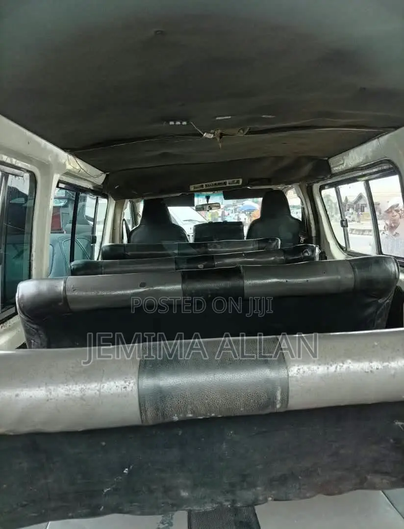 Toyota HiAce 2013 White