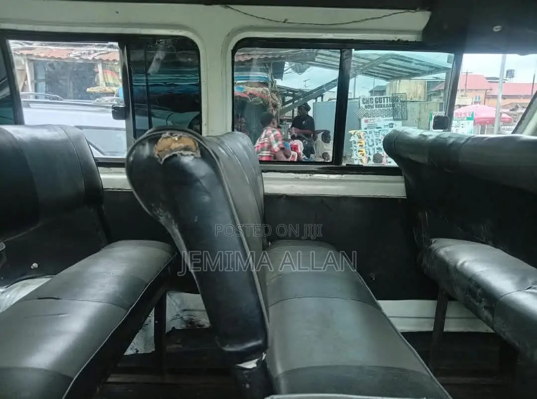 Toyota HiAce 2013 White