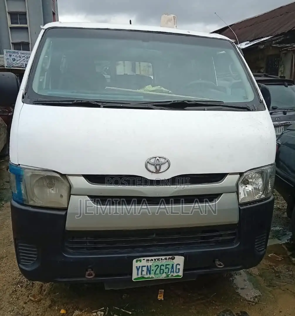 Toyota HiAce 2013 White