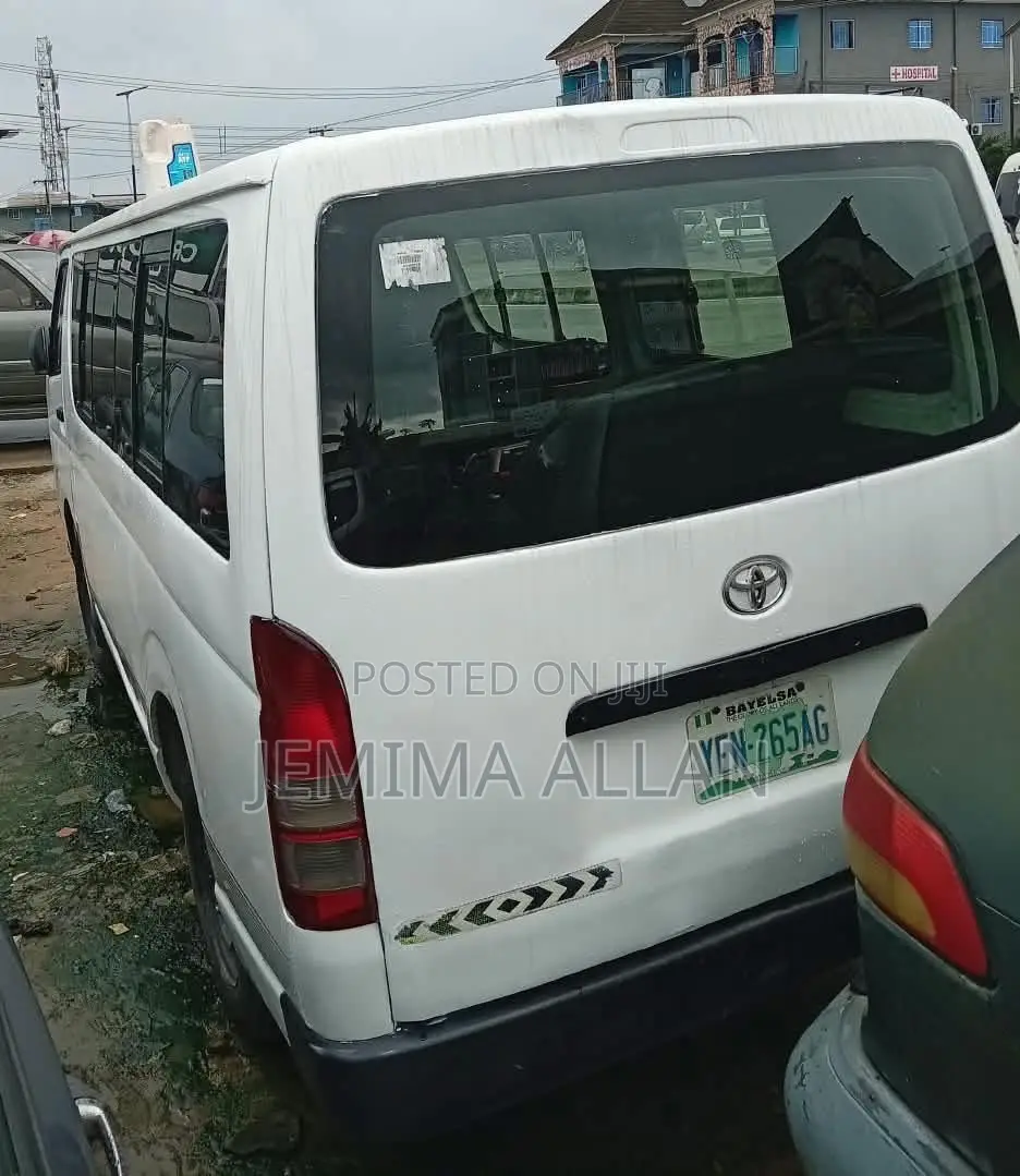 Toyota HiAce 2013 White