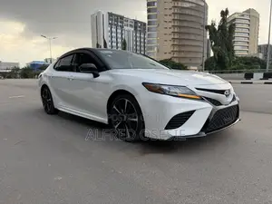 Toyota Camry XSE (2.5L 4cyl 8A) 2019 White