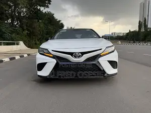 Toyota Camry XSE (2.5L 4cyl 8A) 2019 White