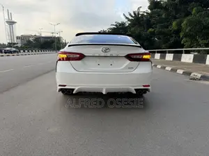 Toyota Camry XSE (2.5L 4cyl 8A) 2019 White