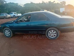 Toyota Camry 2000 Green