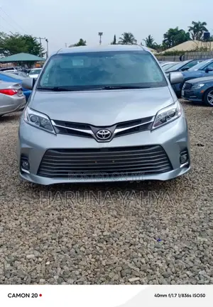 Toyota Sienna 2016 Silver