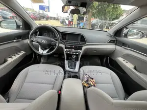 Hyundai Elantra 2020 Silver
