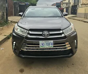 Toyota Highlander XLE 2019 Gray
