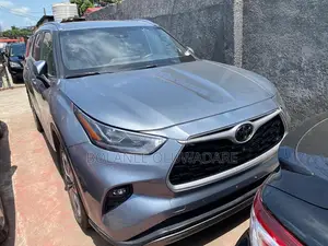 Toyota Highlander Platinum 2022 Blue