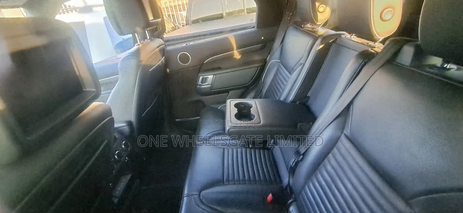 Land Rover Discovery 2018 White