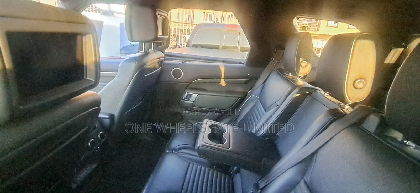Land Rover Discovery 2018 White