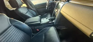 Land Rover Discovery 2018 White