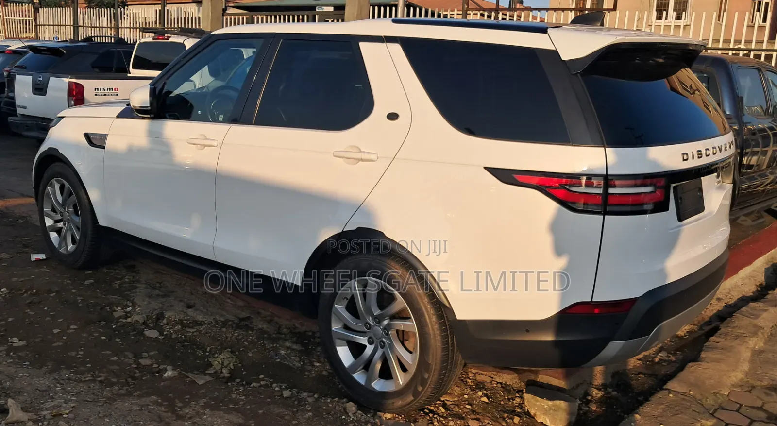 Land Rover Discovery 2018 White