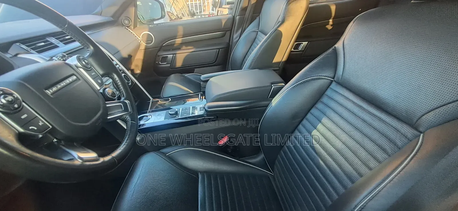 Land Rover Discovery 2018 White