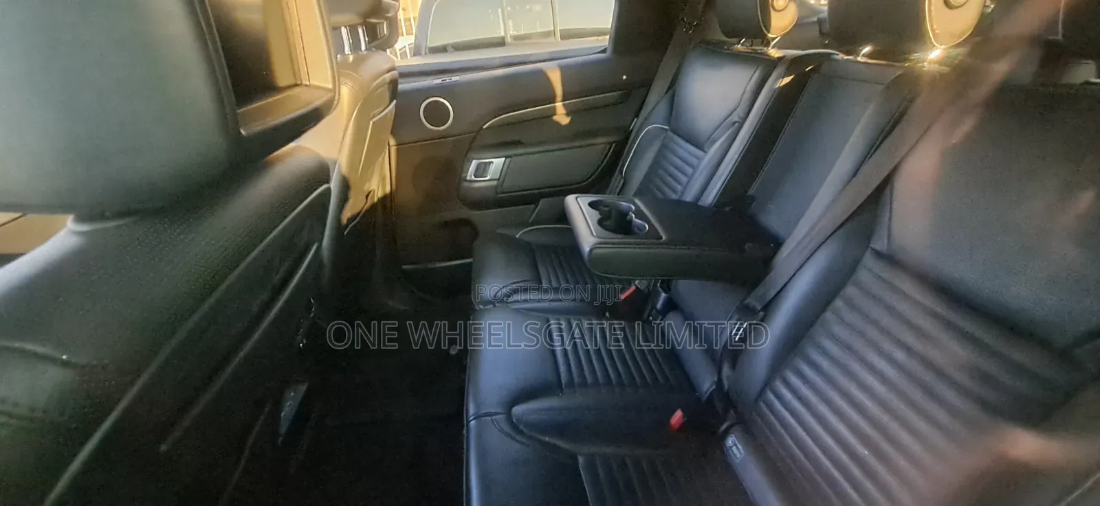 Land Rover Discovery 2018 White
