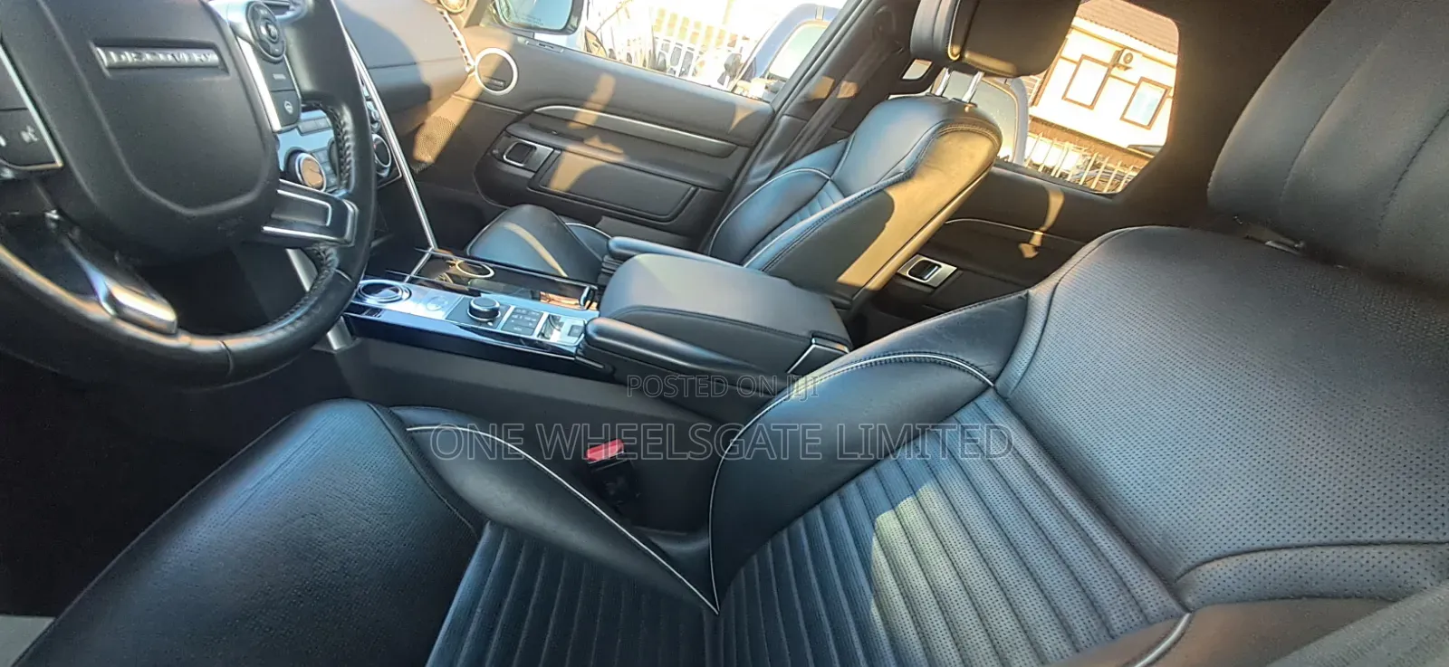 Land Rover Discovery 2018 White
