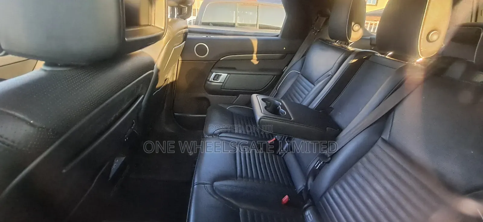 Land Rover Discovery 2018 White