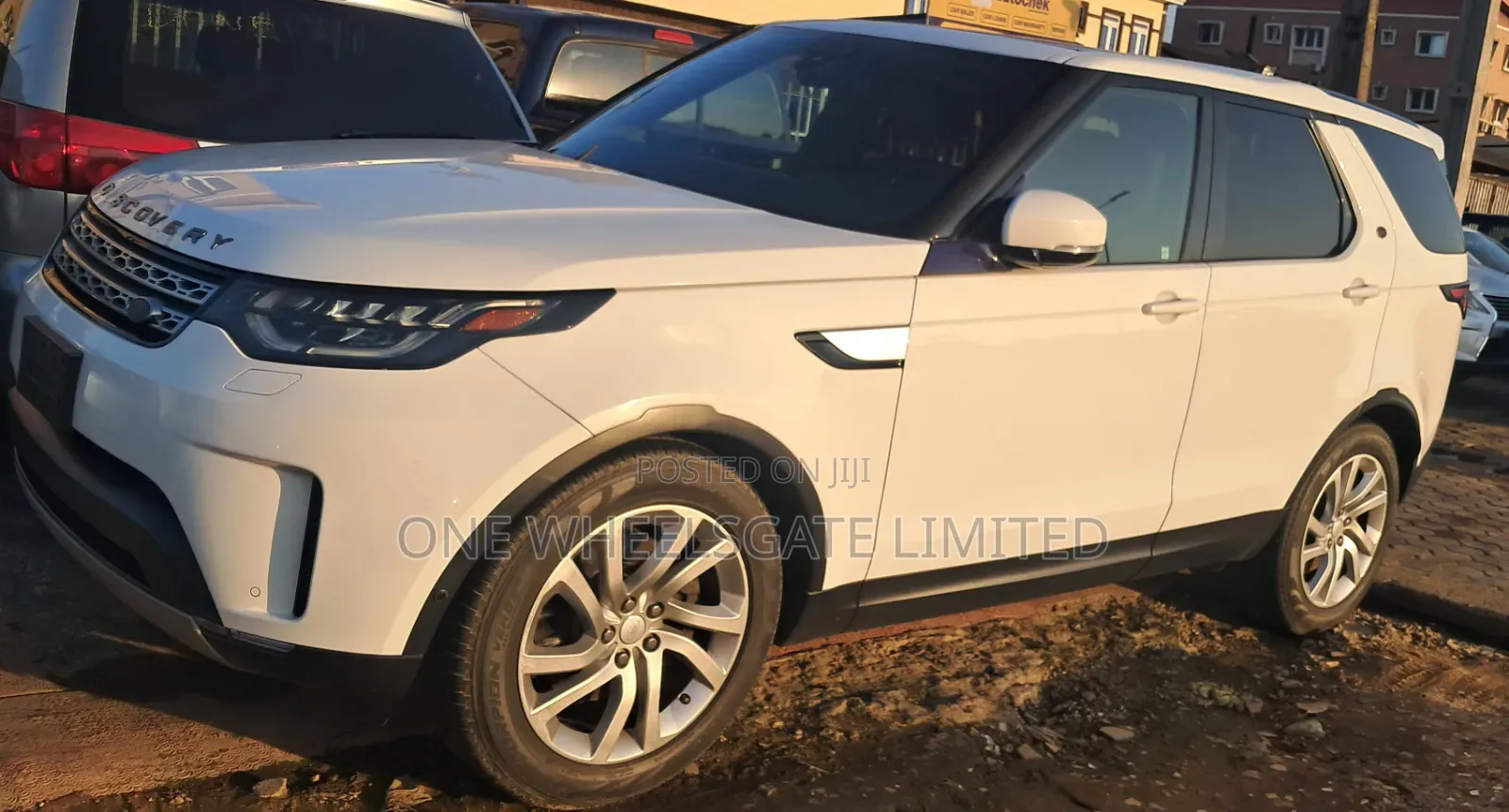 Land Rover Discovery 2018 White