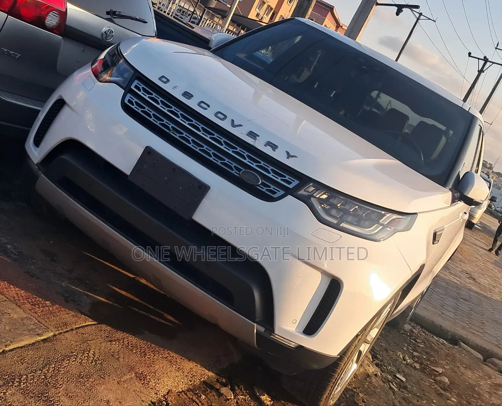 Land Rover Discovery 2018 White
