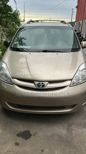 Toyota Sienna XLE 2008 Gold
