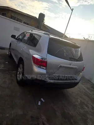 Toyota Highlander Limited 3.5L 2WD 2013 Silver