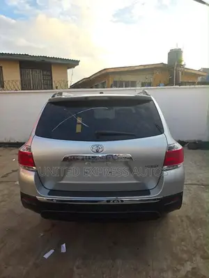 Toyota Highlander Limited 3.5L 2WD 2013 Silver