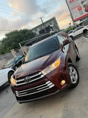 Toyota Highlander XLE 4x4 V6 (3.5L 6cyl 8A) 2018 Red