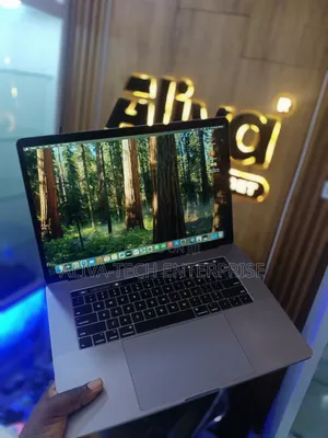 Laptop Apple MacBook Pro 2018 32GB Intel Core i9 SSD 512GB