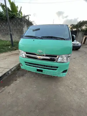 Toyota HiAce 2003 Green