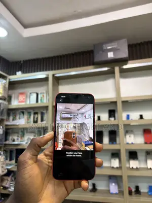 Apple iPhone 13 128 GB Red