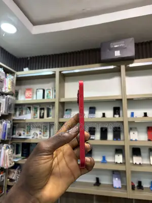 Apple iPhone 13 128 GB Red