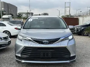 Toyota Sienna LE 2022 Gray