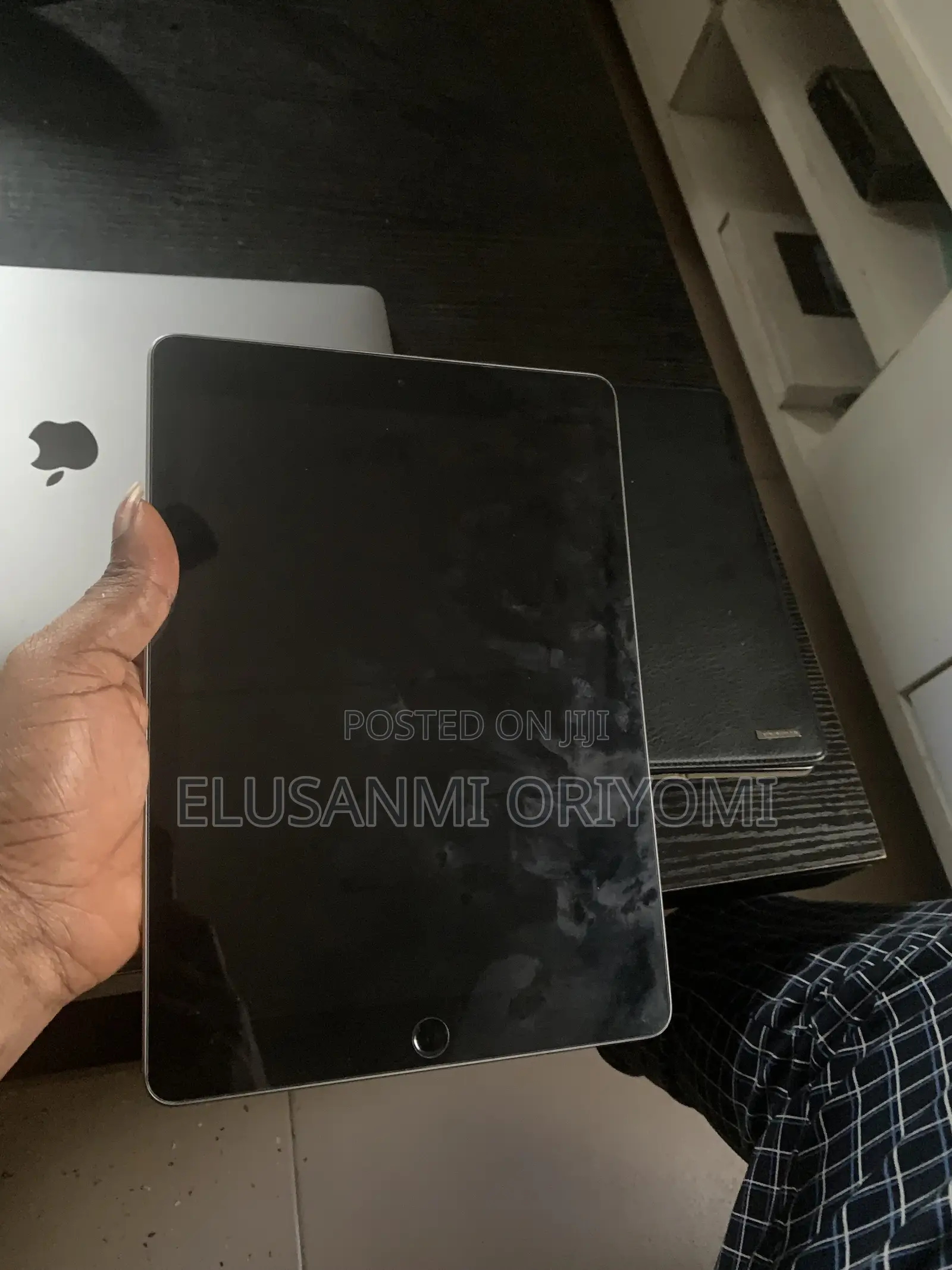Apple iPad Wi-Fi 32 GB Gray