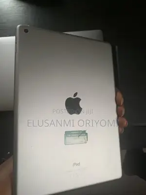 Apple iPad Wi-Fi 32 GB Gray
