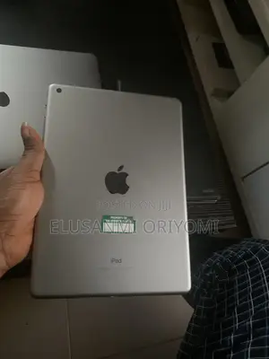 Apple iPad Wi-Fi 32 GB Gray