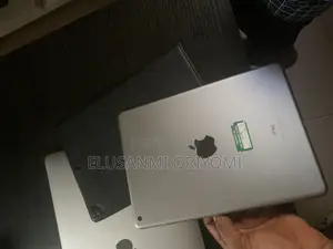 Apple iPad Wi-Fi 32 GB Gray