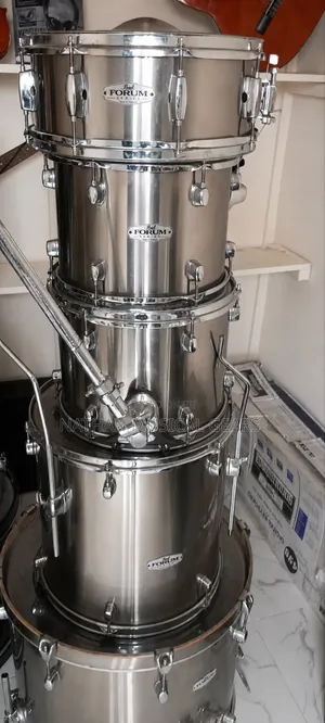 Pearl Forum Series 5-Piece Acoustic Drum Set – Silver/Chrome