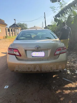 Toyota Camry 2010 Gold