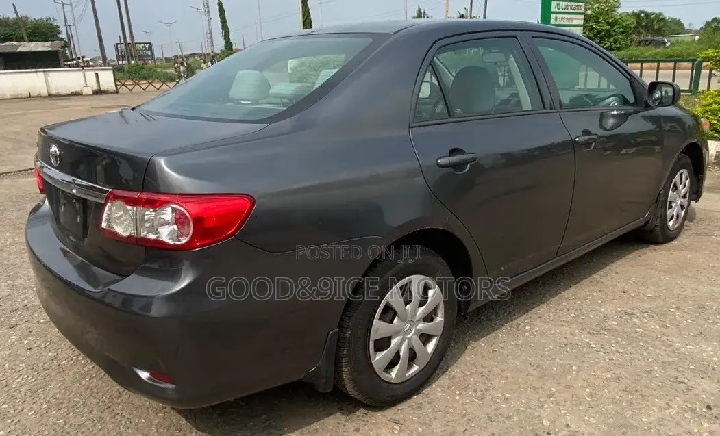Toyota Corolla 2012 Gray