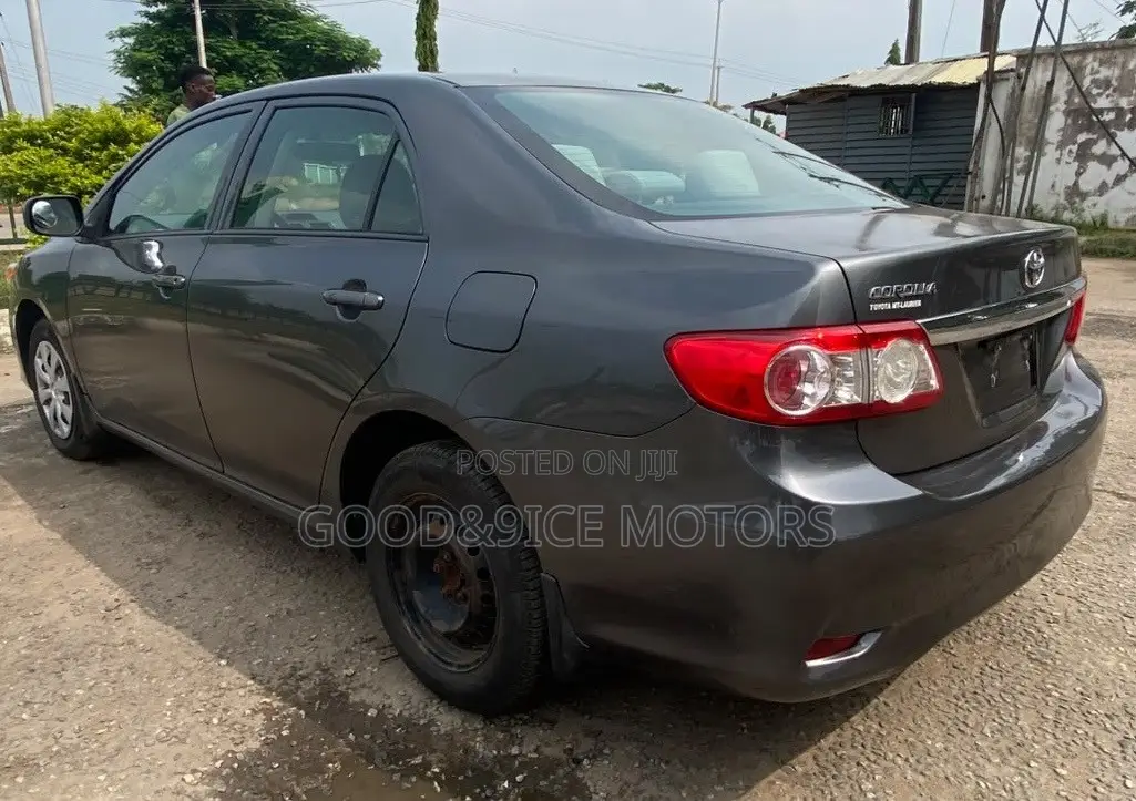 Toyota Corolla 2012 Gray