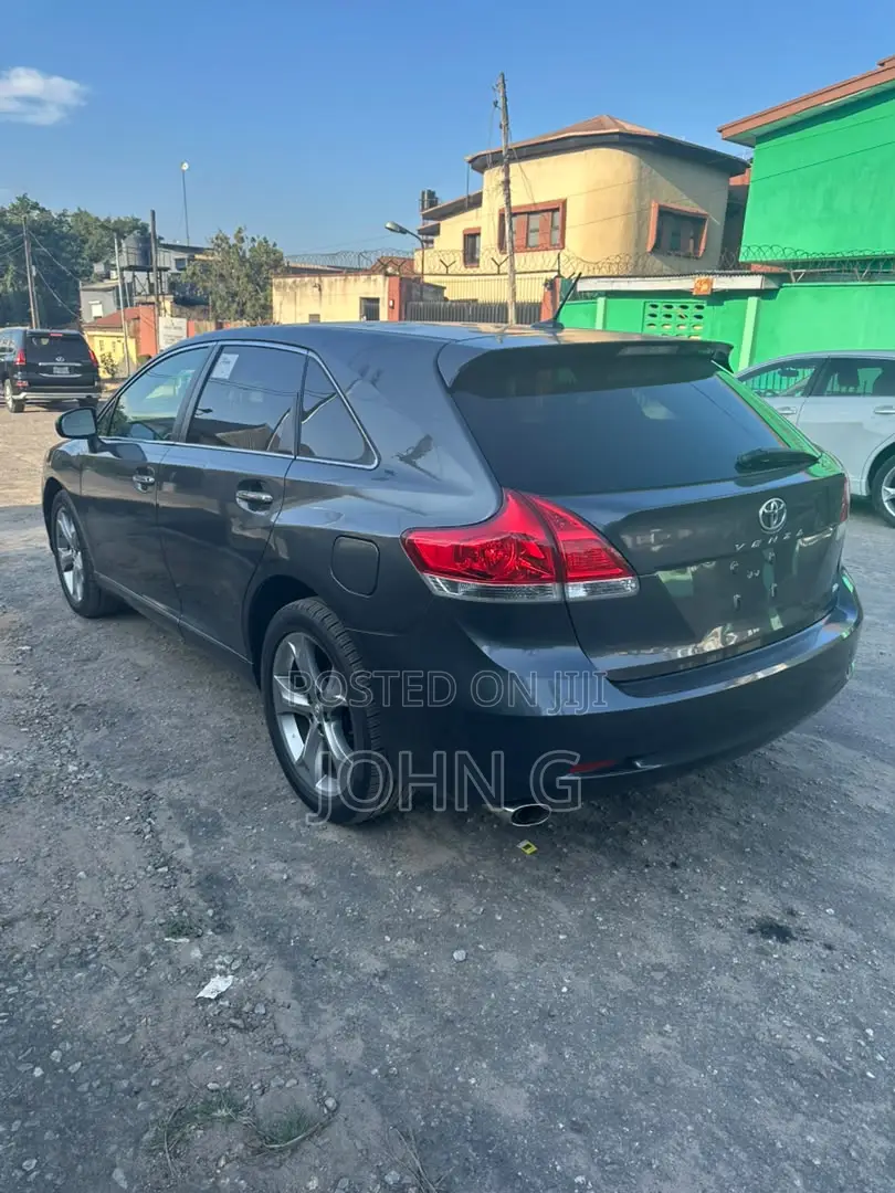 Toyota Venza AWD 2011 Gray