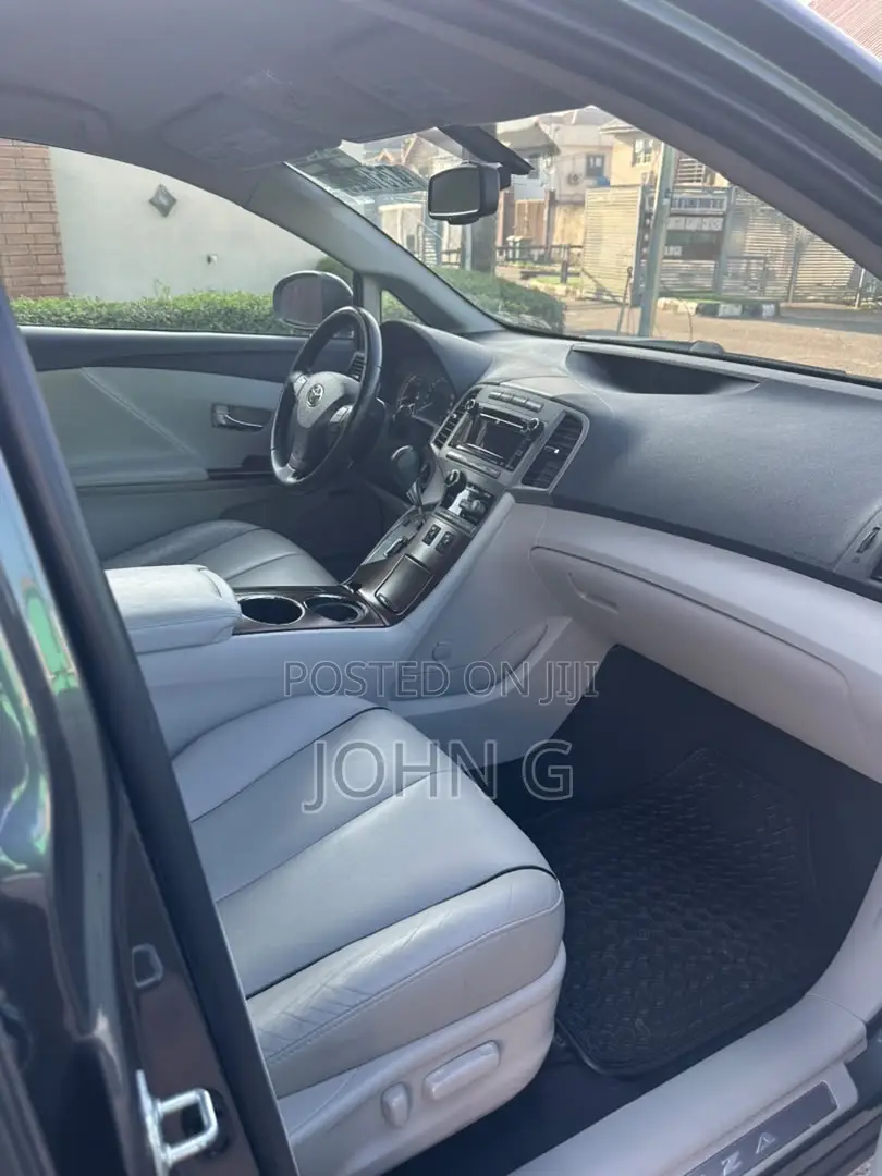 Toyota Venza AWD 2011 Gray