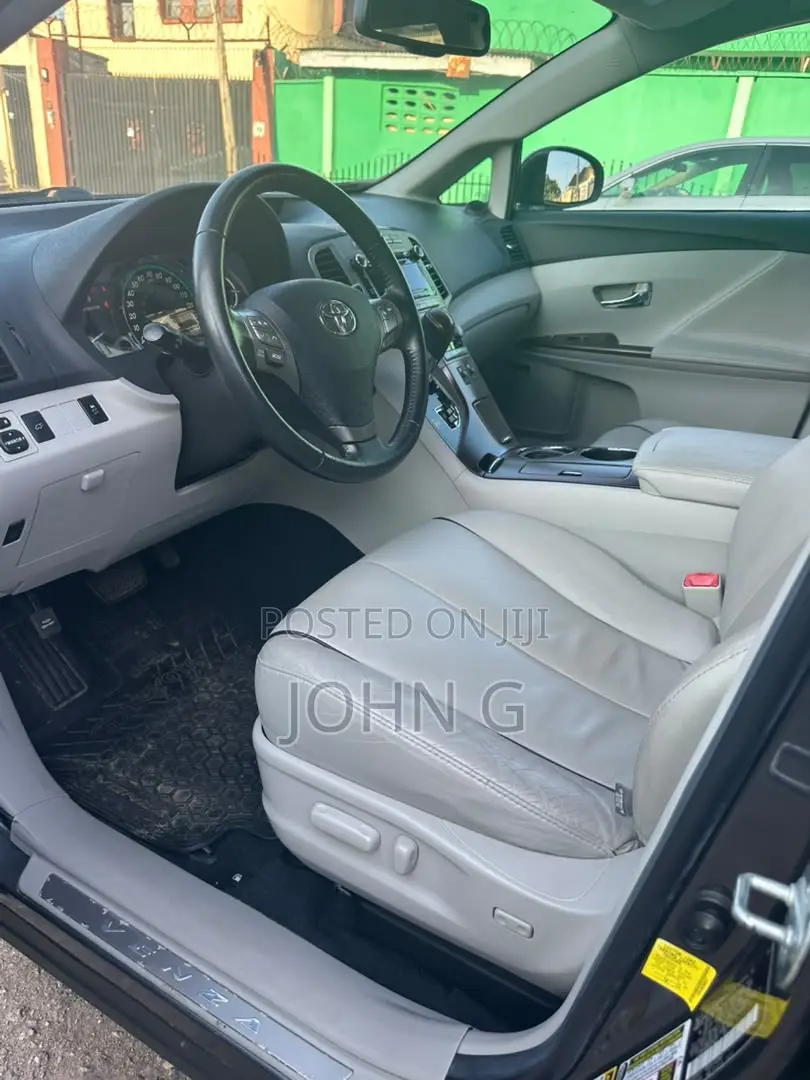 Toyota Venza AWD 2011 Gray