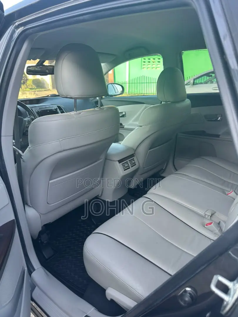 Toyota Venza AWD 2011 Gray