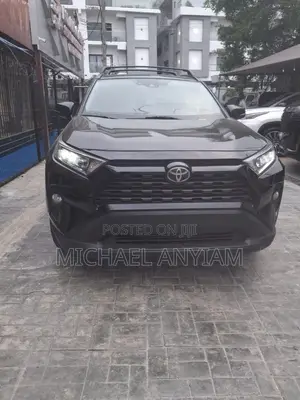 Toyota RAV4 XLE FWD 2020 Black