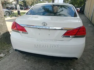 Toyota Avalon 2010 White
