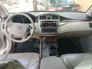 Toyota Avalon 2010 White