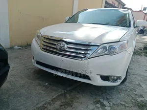 Toyota Avalon 2010 White