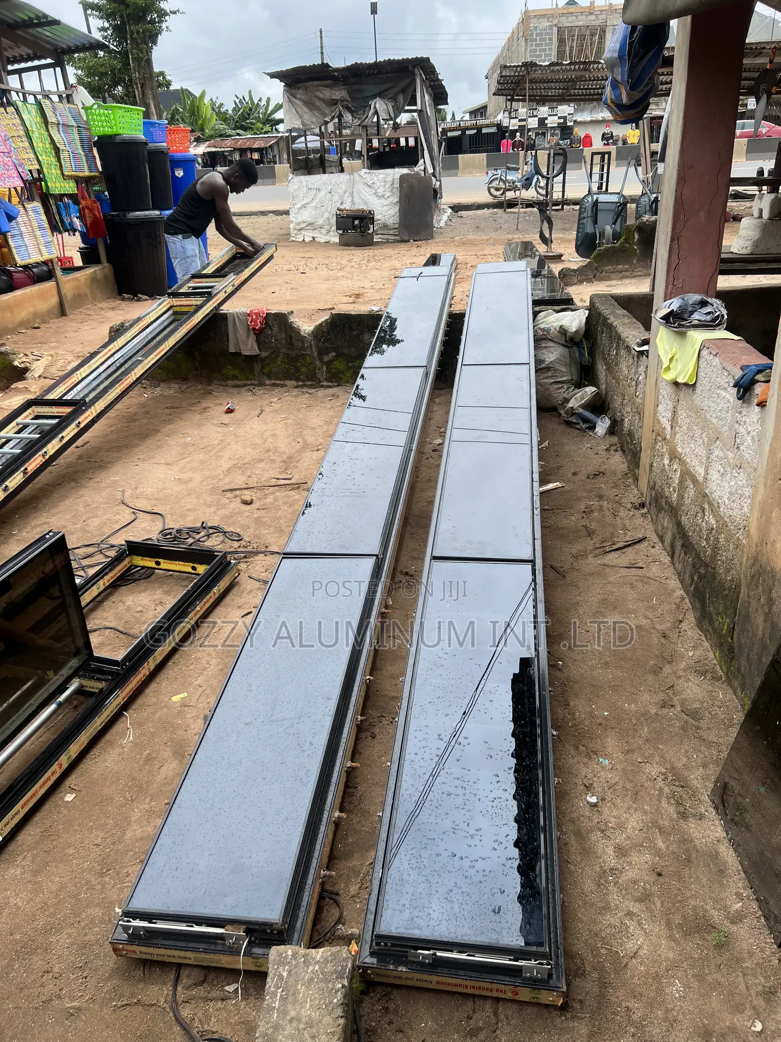 Cutting Wall and Single Panel Frameless Windows